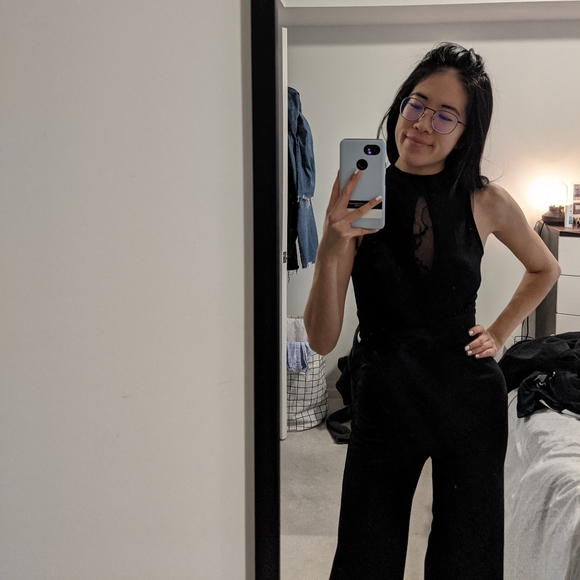 ✨2 for $45✨Halter Keyhole Detail Jumpsuit - Picture 5 of 6